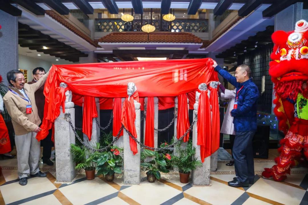 声誉见证！d88尊龙官方网喜提“行业领军品牌”奖项_d88尊龙官方网瓦业官网｜屋面瓦｜外墙砖｜修建施工